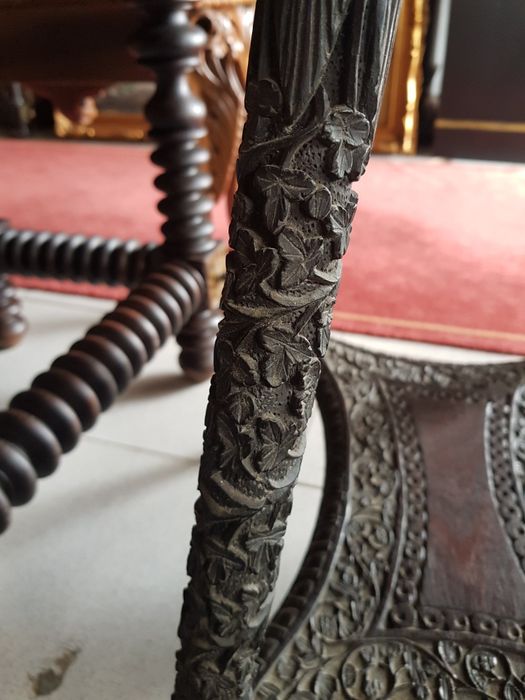 Mesa de apoio indo português antiga