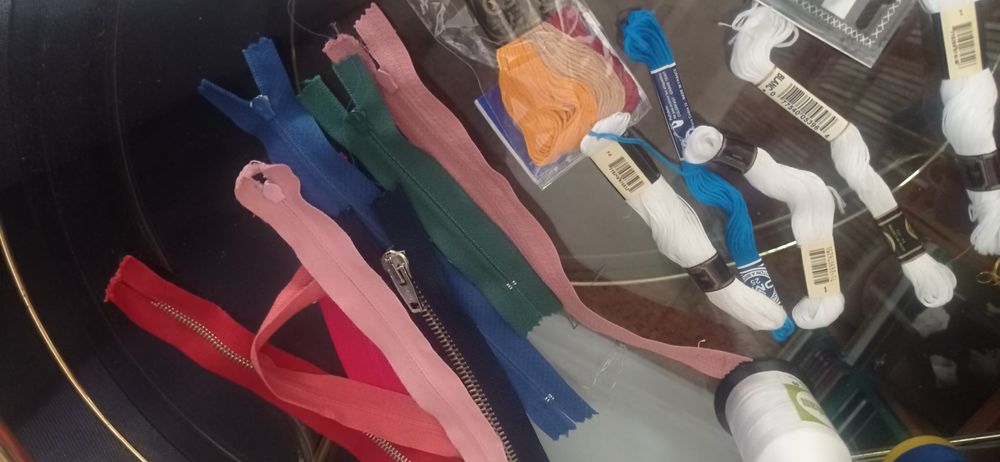Lote de Linhas variadas e fechos variados