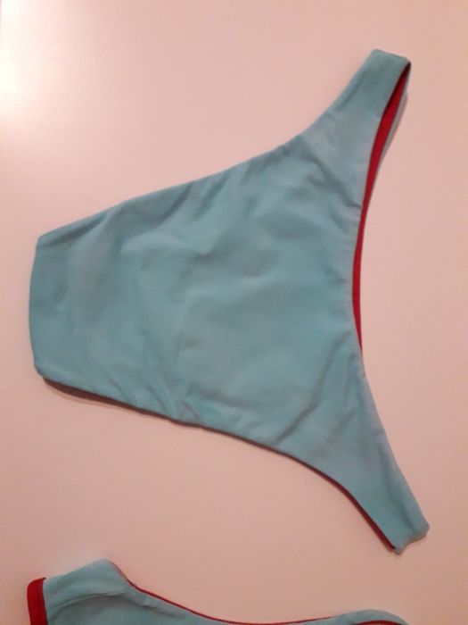 Biquini reversível rosa e azul claro