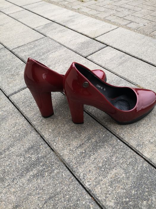 Bordowe buty na słupku roz. 36
