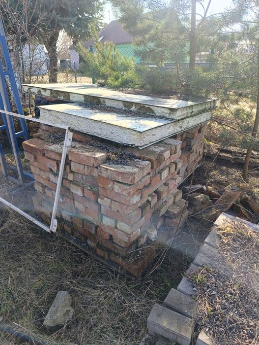 Stara cegła z rozbiórki