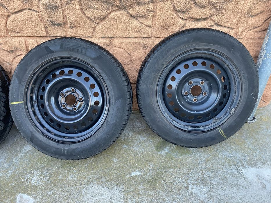 Зимові шини Pirelli Scorpion з дисками 215/65 R17.