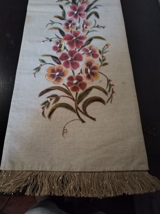 Caminho de mesa pintado