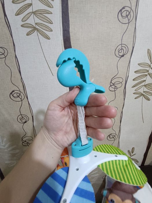 Іграшка на коляску