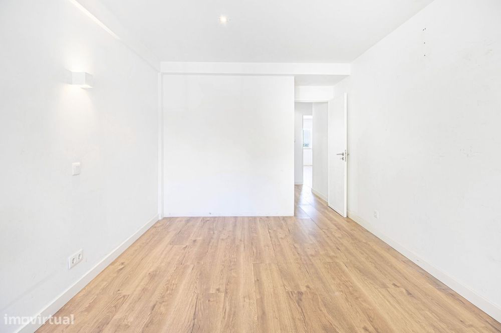 Apartamento T3+1 em Carnaxide