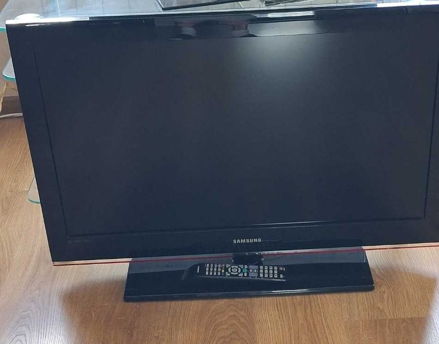 Телевізор ЖК Самсунг, діагональ 37 ", (під ремонт або на запчастини). Торг