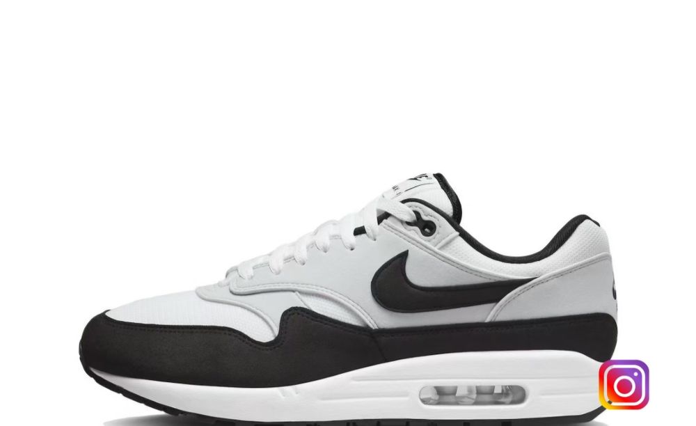 Ténis Nike brancos e pretos Tamanho 42