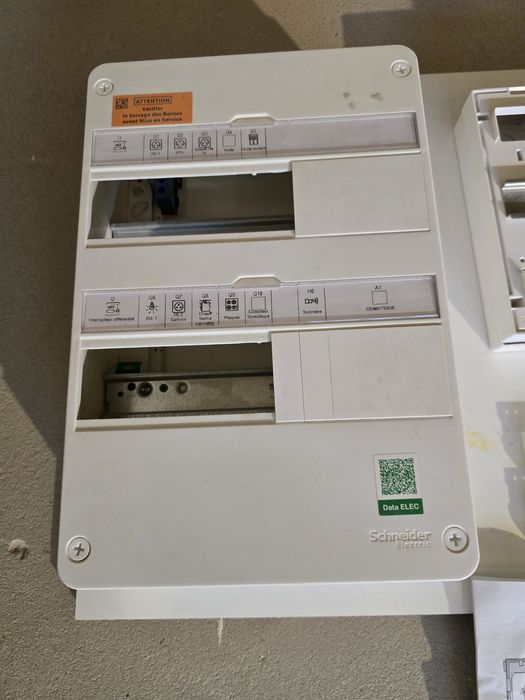 Rozdzielnica elektryczna  Schneider Resi 9 wraz z osprzętem