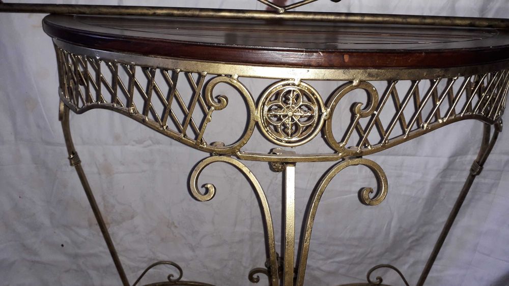 Metalowy  stolik konsola z lustrem do powieszenia na  ścianę