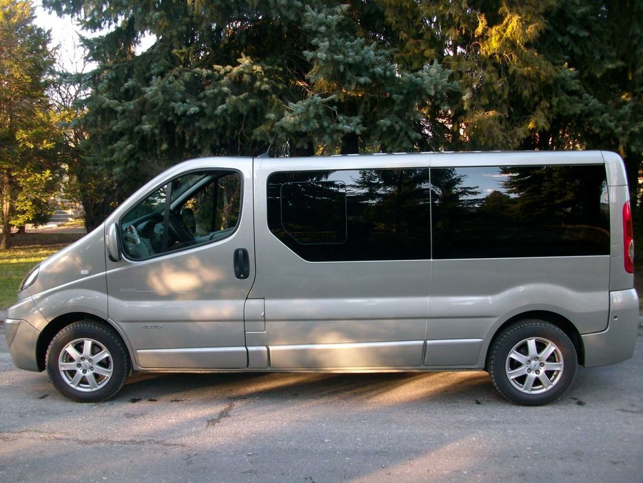 transport osobowy ,usługi mikrobusem 9 osobowym