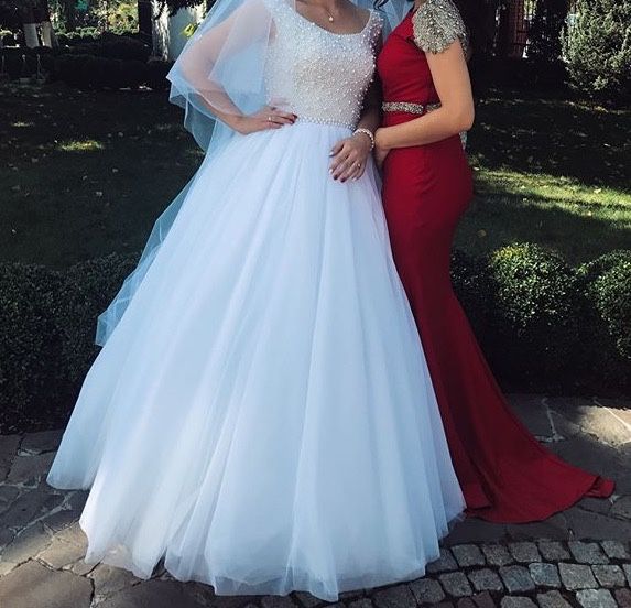 Продаю весільну сукню