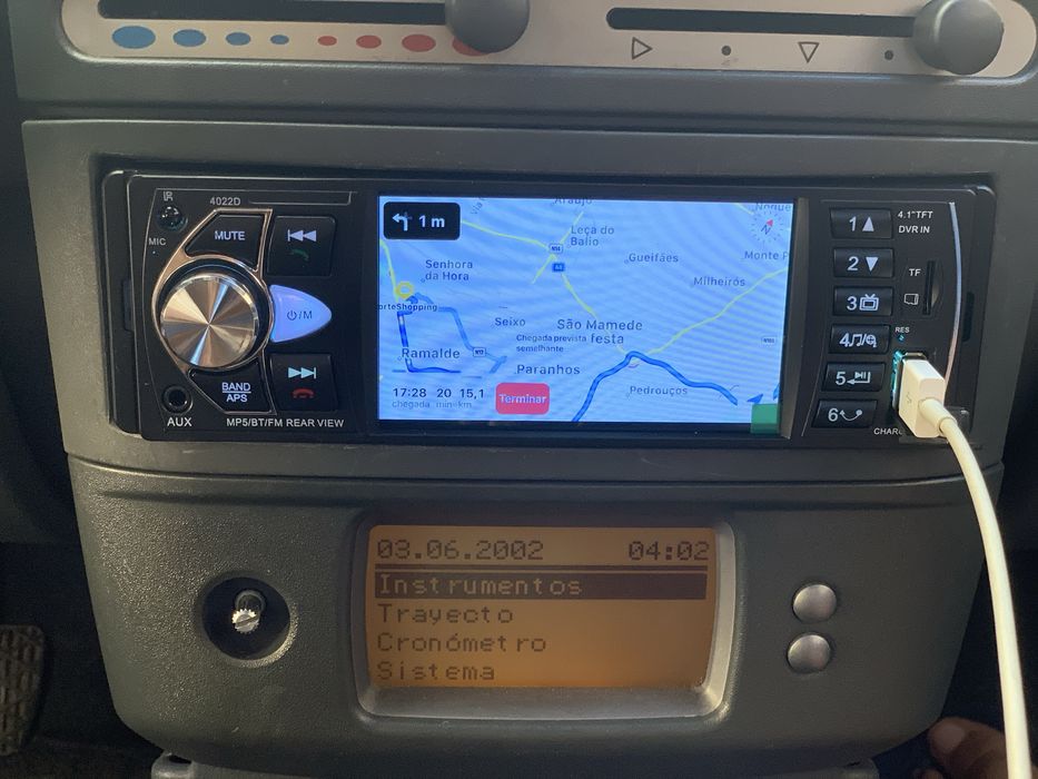 Auto Rádio UNIVERSAL Pode ver Filmes, GPS, Waze, Youtube etc com Microfone para chamadas Bluetooth NOVO