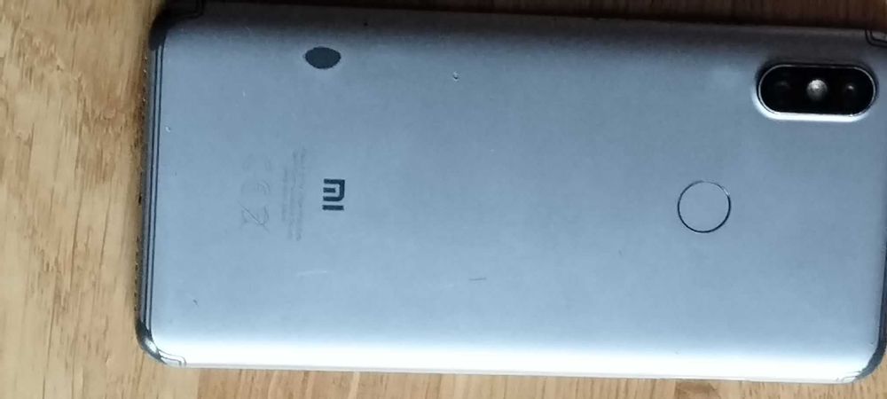 Xaiomi Redmi S2 (Lekko Zbita Szyba)