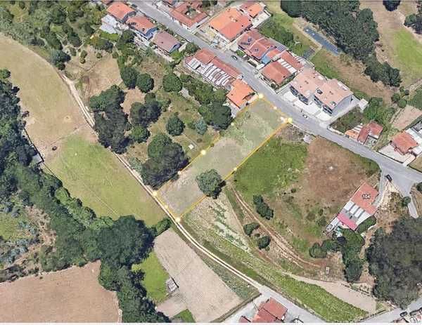 Terreno à venda na Rua dos Melões - Oliveirinha