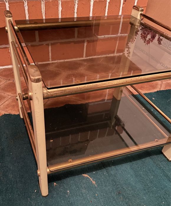 Mesa com tampos de Vidro