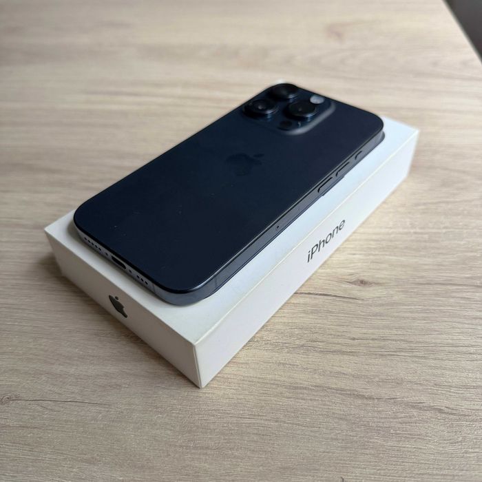 iPhone 15 Pro 256GB Tytan Niebieski + Akcesoria (Spigen)