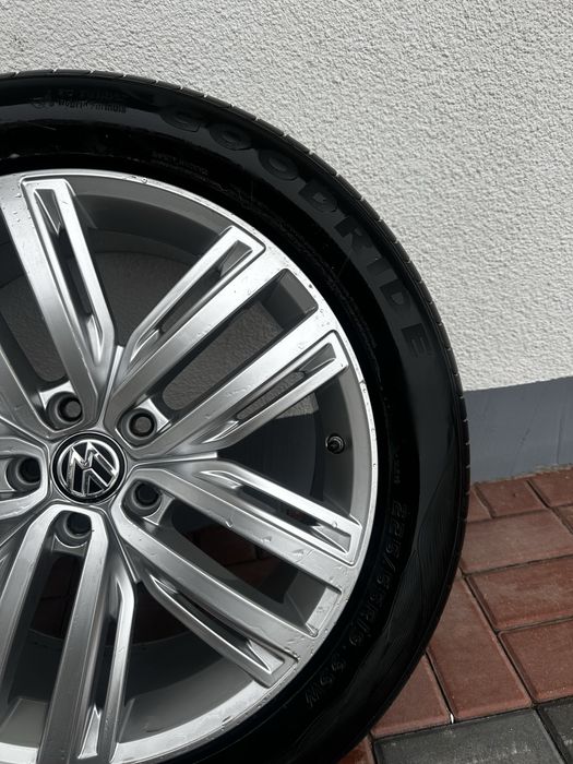 Felgi VW 19 cali 5x112  orginalne wraz z oponami 225/55/19 LETNIE