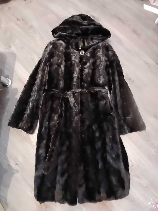 Чорна норкова шуба,в гарному стані