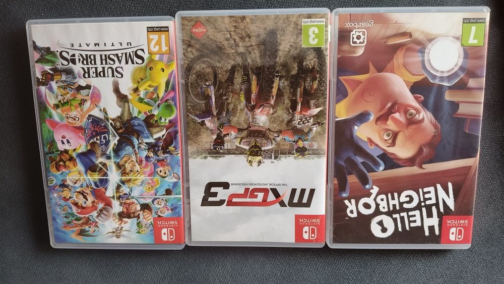 Nintendo switch com 3 jogos e vários extras.