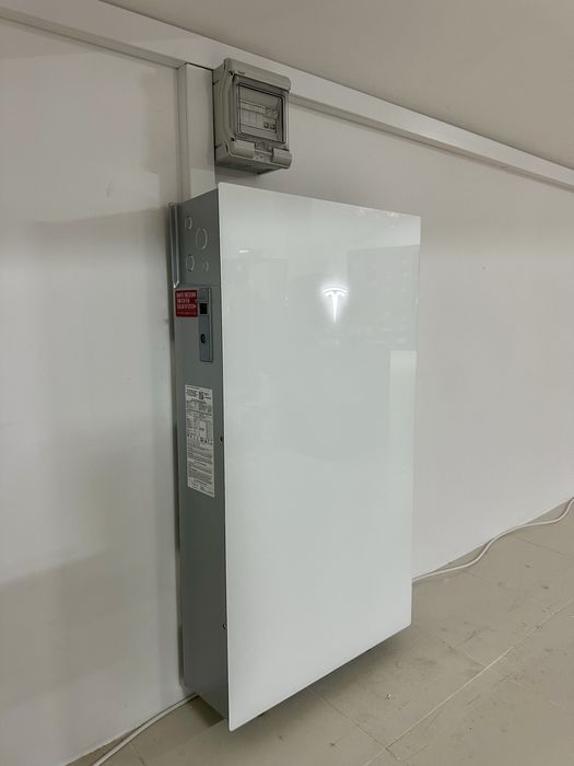 Tesla Powerwall 3 com inversor solar integrado + Tesla Gateway 2