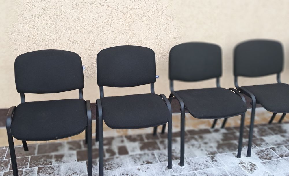 Продам офісні стільці б.у