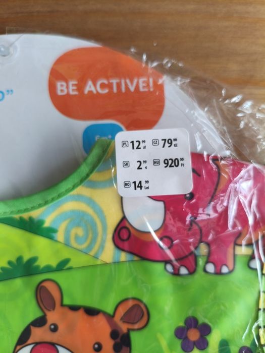 Nowy ladny śliniaczek