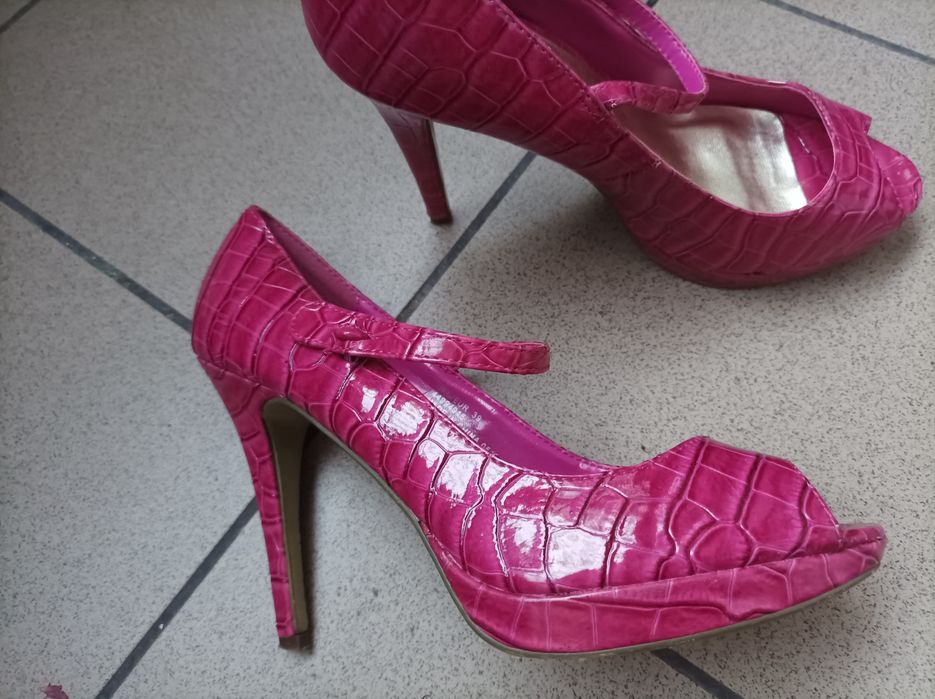 Buty na obcasie różowe rozm. 39