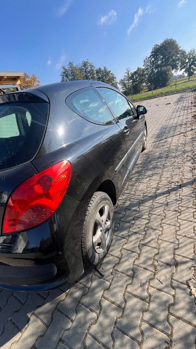 Peugot 207 1.4 benzyna