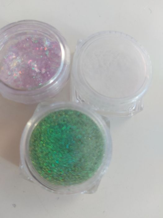 3 x pudełeczko z akcesoriami do paznokci: pyłki, brokat, jakby ozdoby