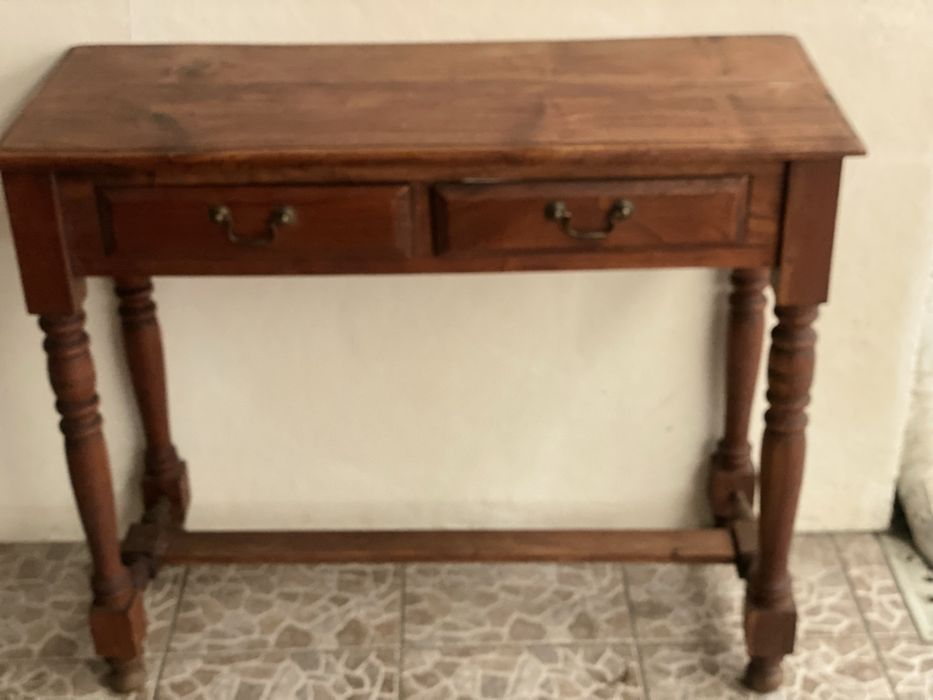 Consola de madeira com duas gavetas