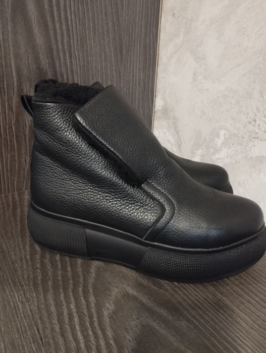 Продам зимові ботінки (шкіра)