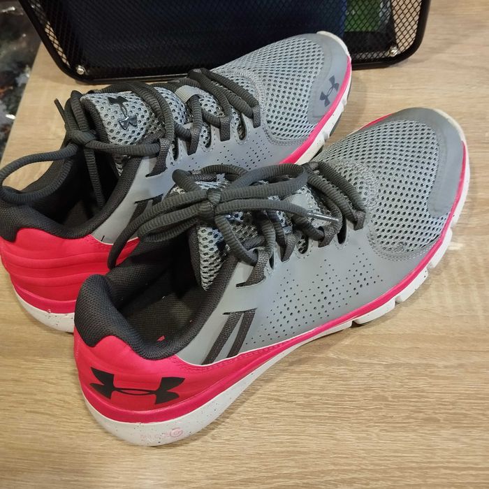 Under armour кросівки розмір 41, устілка 26 см