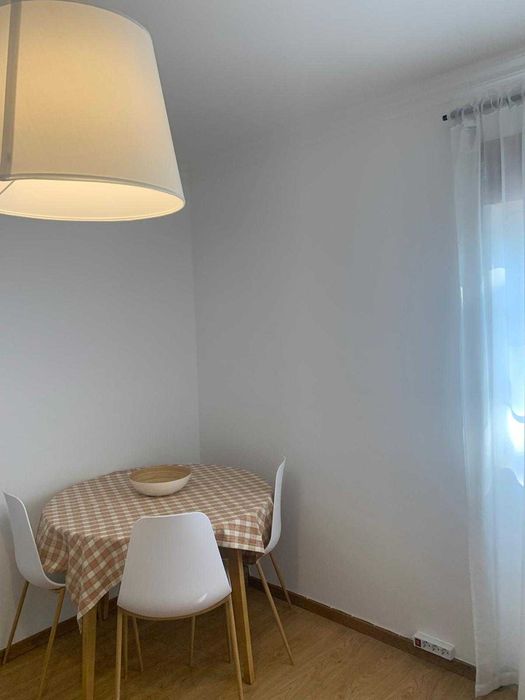 Quarto mobilado na Encarnação | Metro à porta | 530€ com despesas incluídas