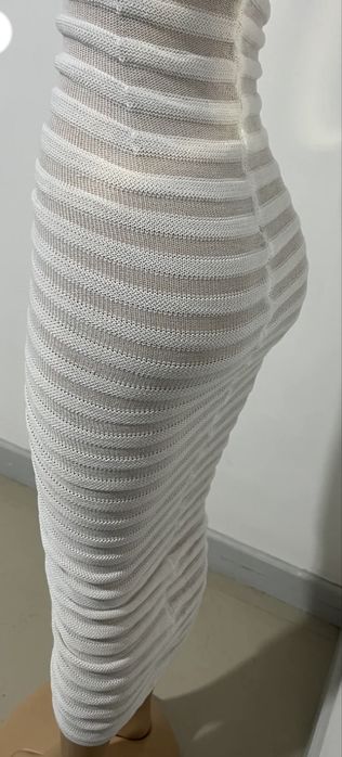 Платье силуэтное