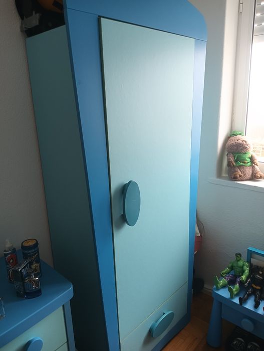 Cómoda roupeiro e mesa de cabeceira valor negociável