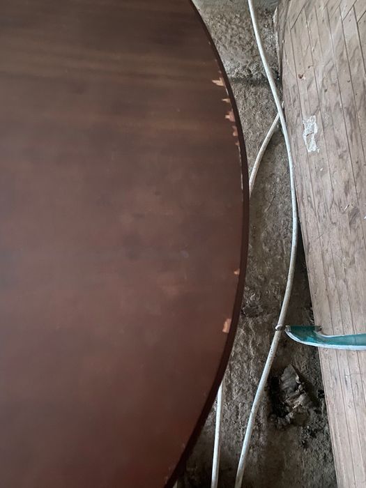 Mesa de sala + 8 Cadeiras em pele