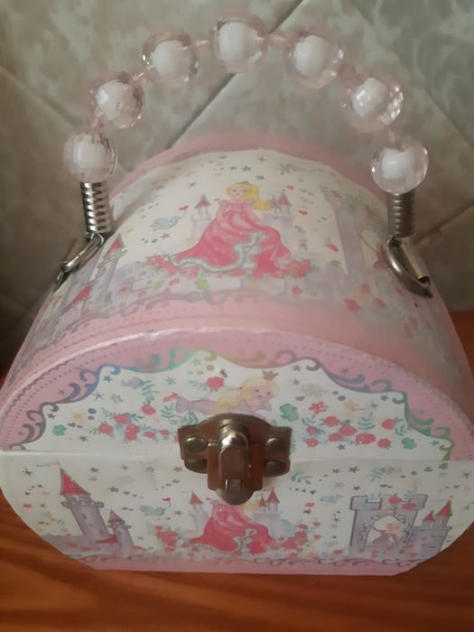 Музична скринька .