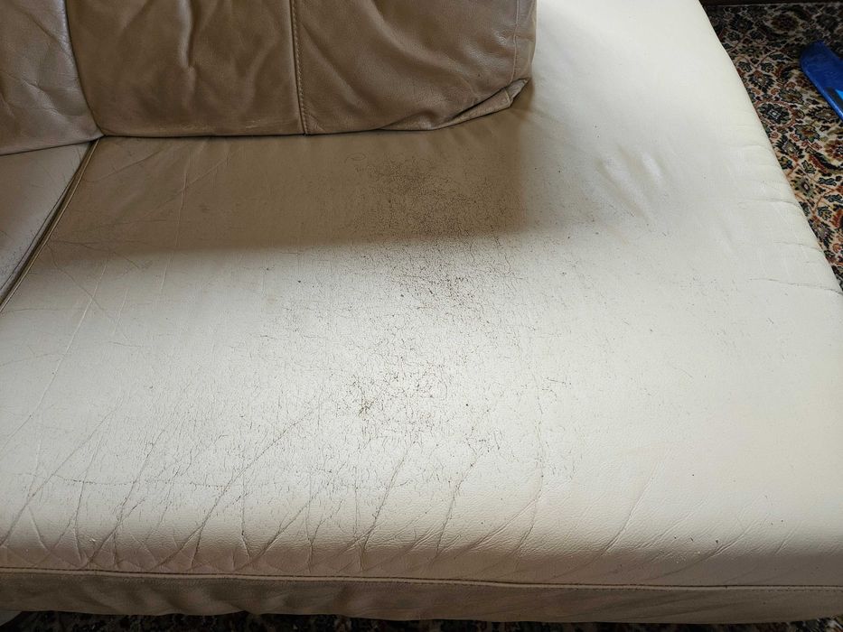 Sofá cama, de canto em pele - Com algum desgaste