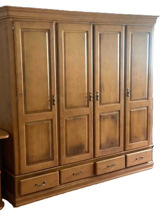 Roupeiro em madeira maciça, como novo altura 198X205X66 cm