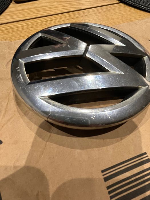 Emblemat przedni Passat B7