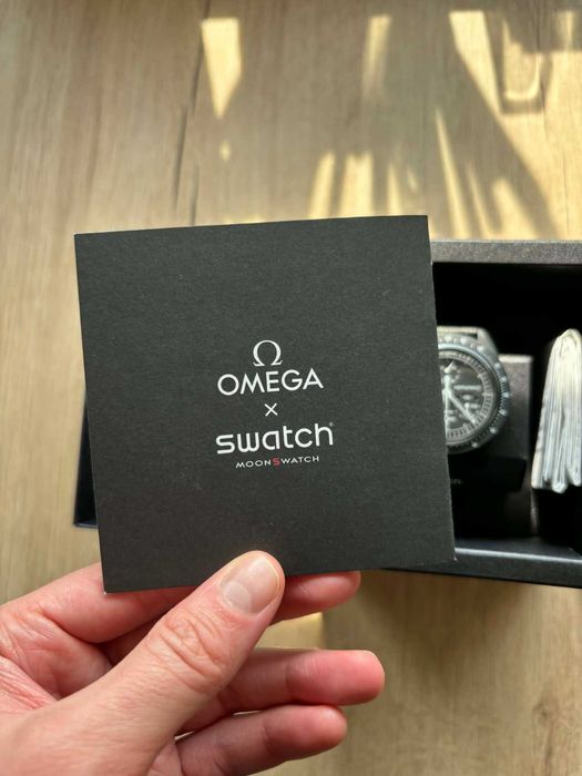 Omega x Swatch Moonswatch Mission to the Moonphase Snoopy New Moon