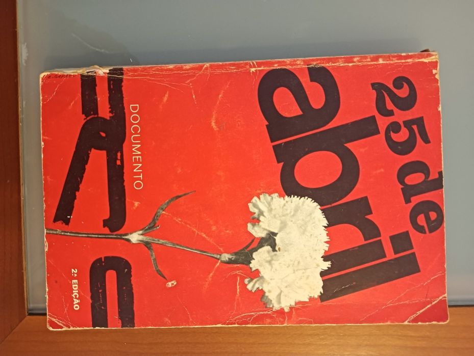 25 de Abril Documento 2ª edição 1974	Casa Viva Editora	Livro Antigo