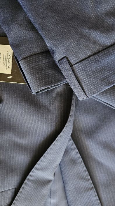 Bytom Garnitur Marynarka M/L klasyczny granat w delikatny prążek. Nowy