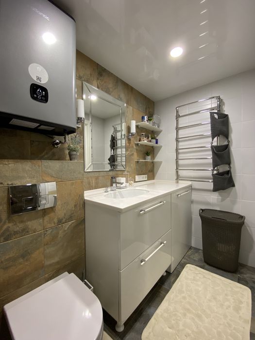 Продам 3-к на Космосі з Дизайнерським ремонтом