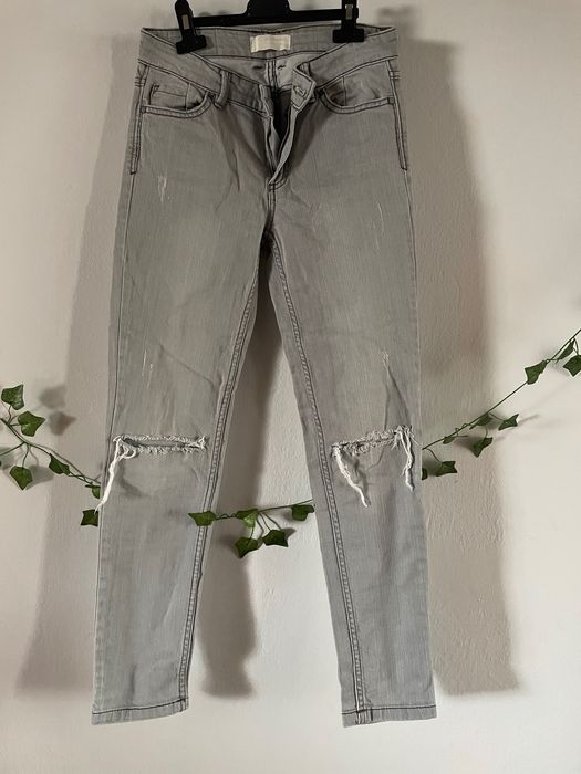 Szare jasne dżinsy skiny xs stradivarius