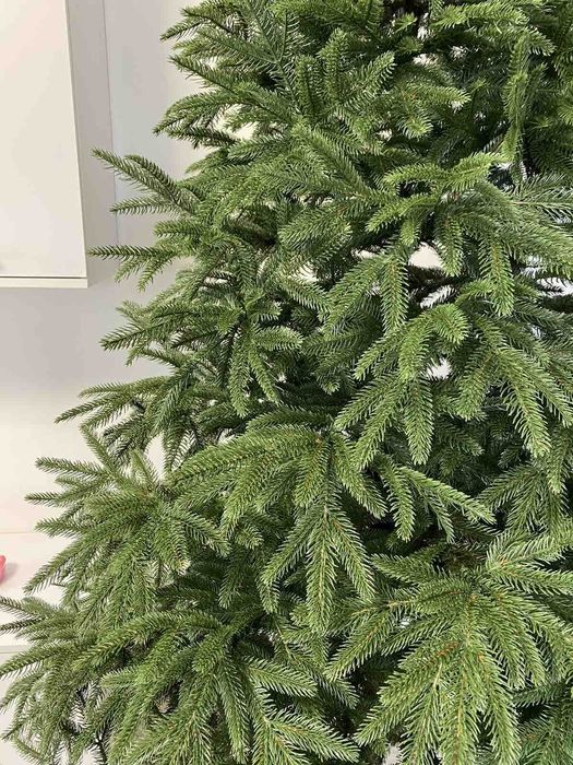 Новогодняя литая ель Смерека. Новорічна лита ялинка