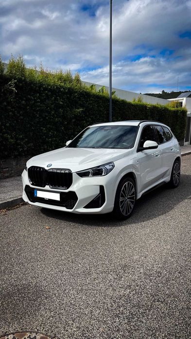 BMW X1 xDrive30e M Sport 326cv — configuração muito completa com Teto Panorâmico, HUD, Harman Kardon, Driving Assistant Professional