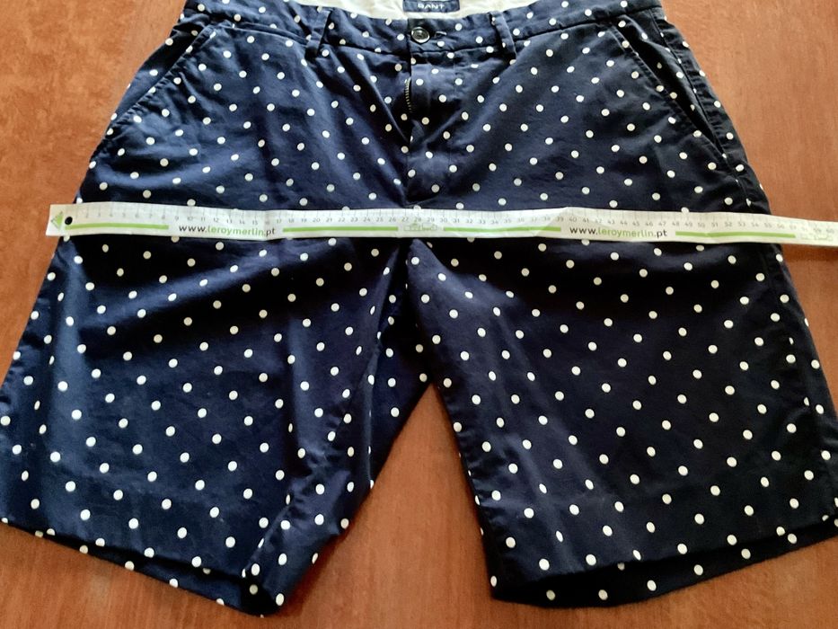 Calções Gant  em azul marinho com bolinhas brancas