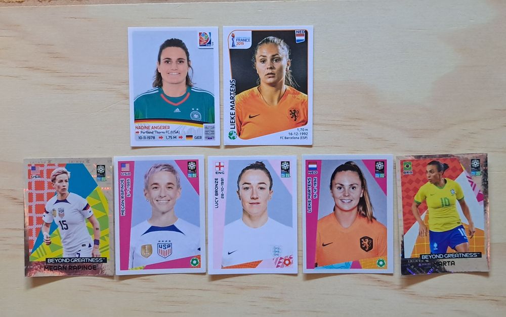 Cromos futebol melhores jogadoras Mundo da Panini