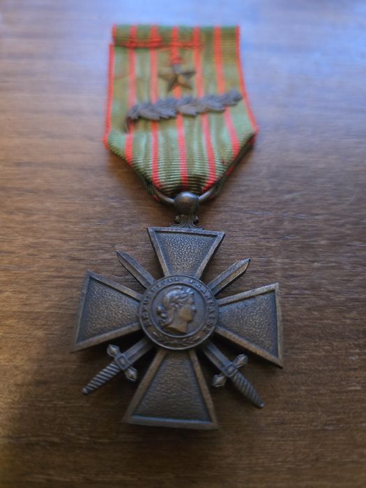 Croix de Guerre com palma e estrela